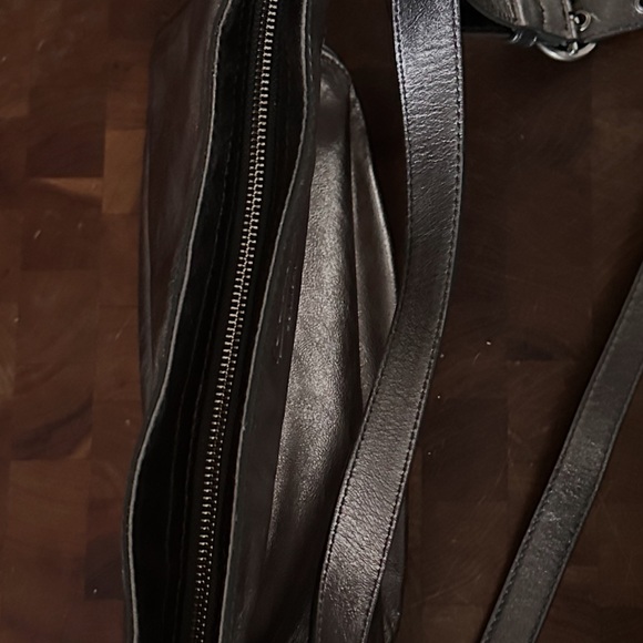 Vintage Coach Zoe shoulder or crossbody bag
Gray/Silver Leather - Picture 12 of 13